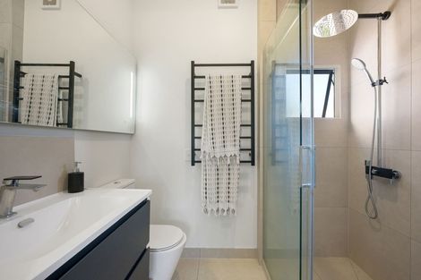 Photo of property in 5/19 Langana Avenue, Browns Bay, Auckland, 0630