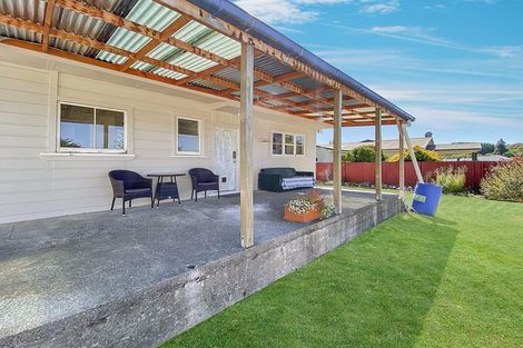 Photo of property in 10 Paraekaretu Street, Hunterville, 4730