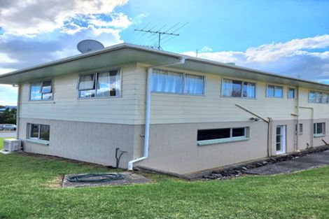 Photo of property in 2/35 Paramu Avenue, Birkdale, Auckland, 0626