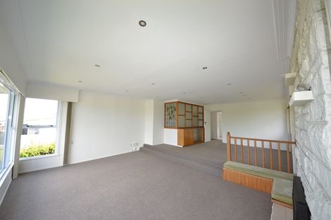 Photo of property in 27 Chivalry Road, Glenfield, Auckland, 0629