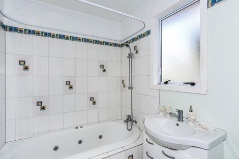 Photo of property in 43 Mack Place, Red Hill, Papakura, 2110