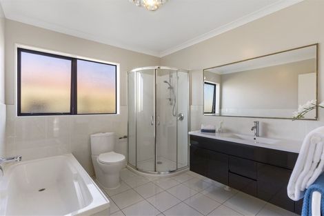 Photo of property in 27 Donegal Park Drive, Flat Bush, Auckland, 2019