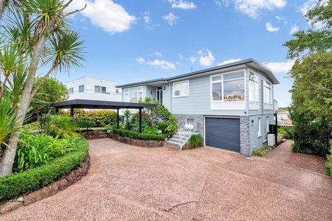 Photo of property in 1/133 Carlisle Road, Northcross, Auckland, 0632