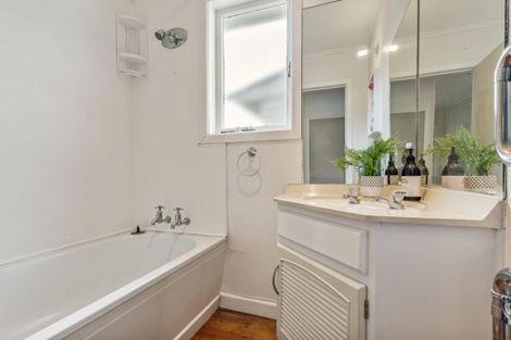 Photo of property in 1/7 Woodside Road, Massey, Auckland, 0614