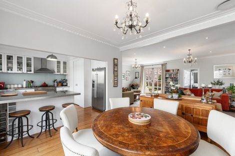 Photo of property in 462 Devonport Road, Tauranga South, Tauranga, 3112