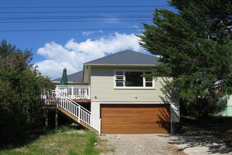 Photo of property in 16 Cautley Street, Stanley Point, Auckland, 0624