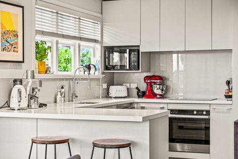 Photo of property in 1/254 Meola Road, Point Chevalier, Auckland, 1022