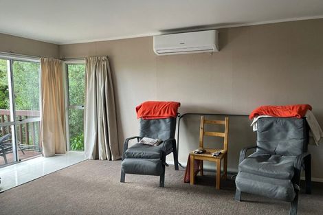 Photo of property in 2/23 Santiago Crescent, Unsworth Heights, Auckland, 0632