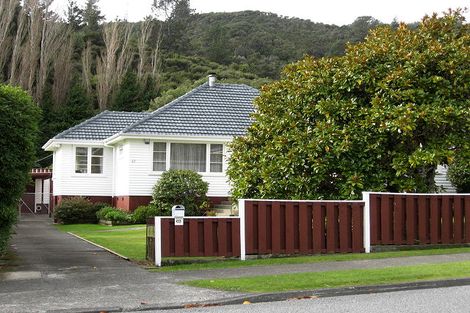 Photo of property in 63 Horoeka Street, Stokes Valley, Lower Hutt, 5019