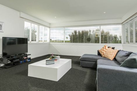 Photo of property in 24 Sulphur Beach Road, Northcote Point, Auckland, 0627