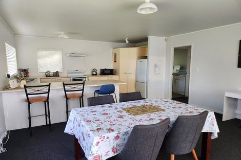 Photo of property in 2/11 Waterfront Road, Mangere Bridge, Auckland, 2022