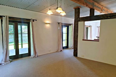 Photo of property in 91g Wade River Road, Stanmore Bay, Whangaparaoa, 0932