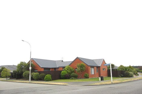 Photo of property in 2 Copperfield Close, Parklands, Christchurch, 8083