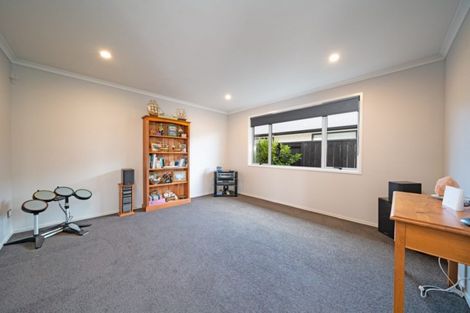 Photo of property in 64 Darlington Street, Ngatea, 3503