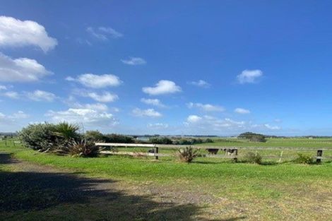 Photo of property in 84 Kaihau Road, Karioitahi, Waiuku, 2683