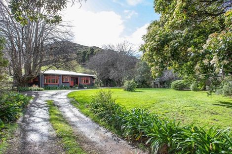 Photo of property in 3883 Christchurch Akaroa Road, Little River, 7591