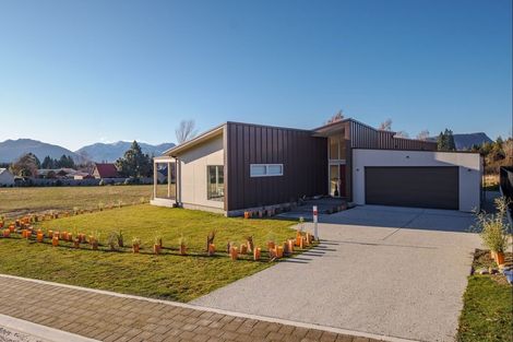 Photo of property in 23 Sapphire Spring Rise, Wanaka, 9305