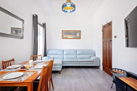 Photo of property in 104 Ferry Road, Clive, 4102