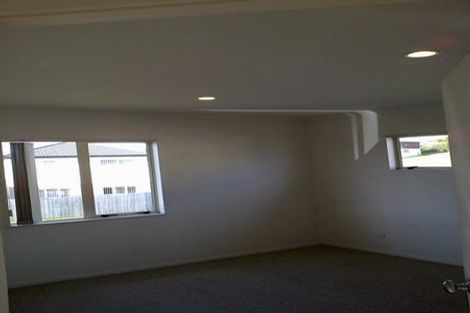 Photo of property in 61 Brashier Circle, Sunnyvale, Auckland, 0612