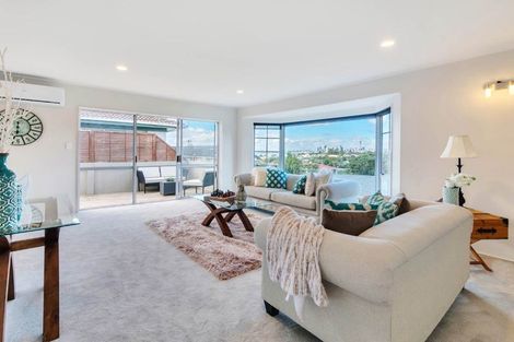 Photo of property in 2/78a Onewa Road, Northcote Point, Auckland, 0627