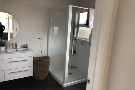 Photo of property in 15 Coutts Way, Fitzherbert, Palmerston North, 4410