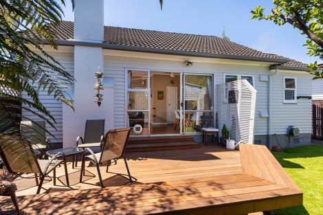 Photo of property in 14 Newcastle Terrace, Mount Albert, Auckland, 1025