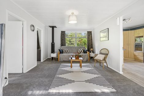 Photo of property in 673 West Coast Road, Oratia, Auckland, 0604