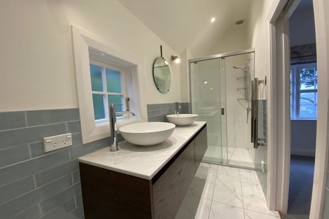 Photo of property in 7 Grove Road, Kelburn, Wellington, 6012