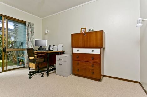 Photo of property in 2/39 Parr Terrace, Castor Bay, Auckland, 0620