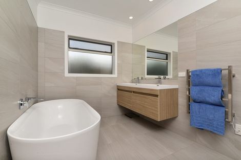 Photo of property in 52 Helen June Avenue, Flagstaff, Hamilton, 3210