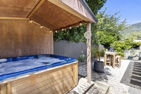 Photo of property in 48 Devon Street, Picton, 7220