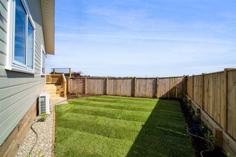 Photo of property in 25 Maple Crescent, Whalers Gate, New Plymouth, 4310