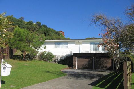 Photo of property in 17 Spicer Place, Tawa, Wellington, 5028