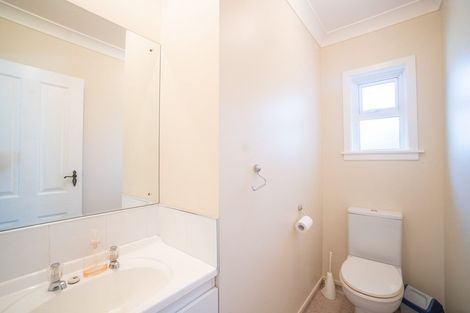 Photo of property in 12 Newcastle Street, Hokowhitu, Palmerston North, 4410