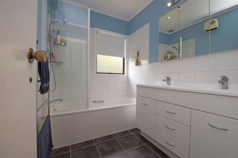 Photo of property in 180 Universal Drive, Henderson, Auckland, 0610