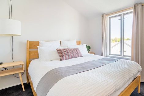 Photo of property in 35 Garreg Road, Fendalton, Christchurch, 8052