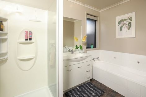 Photo of property in 5 Nobleman Place, Hamilton East, Hamilton, 3216