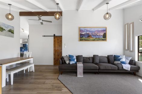 Photo of property in 36 Elliston Crescent, Stanmore Bay, Whangaparaoa, 0932