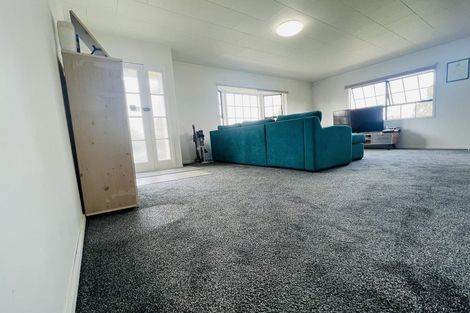 Photo of property in 391 Roscommon Road, Clendon Park, Auckland, 2103