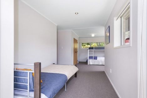 Photo of property in 39 Harbour View Road, Point Wells, 0986