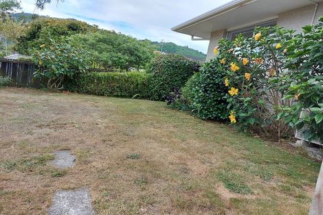 Photo of property in 18 Rewarewa Crescent, Waikanae, 5036
