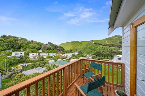 Photo of property in 1 Frobisher Street, Island Bay, Wellington, 6023