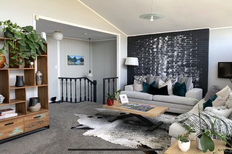 Photo of property in 24 Waverley Avenue, Glenfield, Auckland, 0629