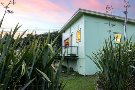 Photo of property in 8 Spray Crescent, Leigh, 0985