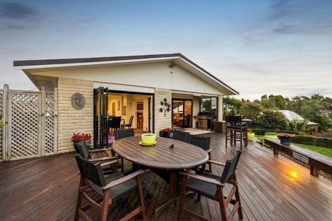 Photo of property in 14 Sequoia Grove, Merrilands, New Plymouth, 4312