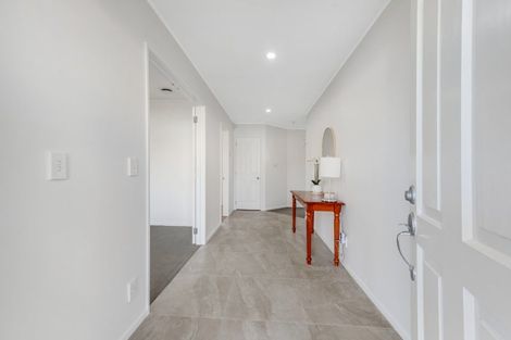Photo of property in 2 Chale Place, Somerville, Auckland, 2014
