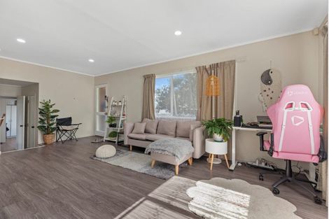 Photo of property in 303 Roscommon Road, Clendon Park, Auckland, 2103