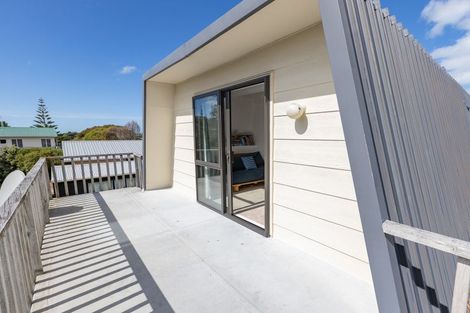 Photo of property in 3 Harapaki Road, Riversdale Beach, Masterton, 5872