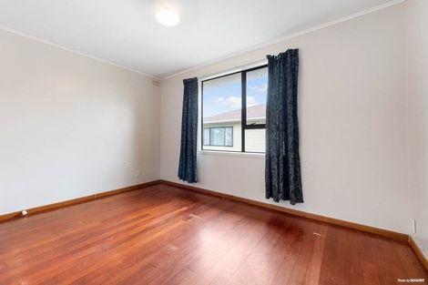 Photo of property in 34 Kirrie Avenue, Te Atatu South, Auckland, 0610