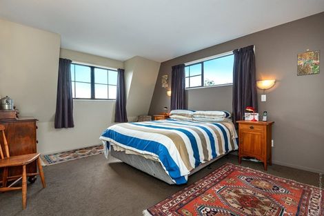 Photo of property in 21 Laing Crescent, Heathcote Valley, Christchurch, 8022